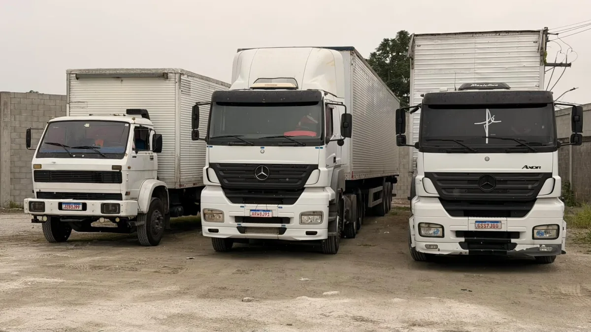 Frota LDBR — trio de caminhões